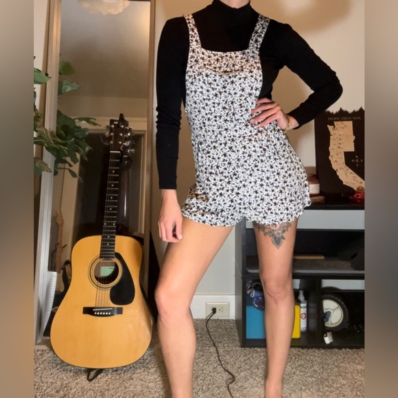 🔹3/20 New Look UK | Floral print Overall Shorts 🌸 - Picture 3 of 5